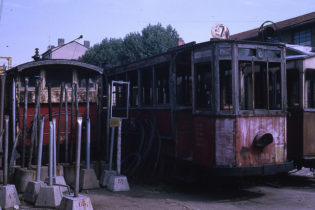 Tracteur n°1103 au dépôt de la rue d’Alsace en 1970 (CC-by-sa, jhm0284)